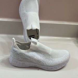 Avia womens 10w. NEW